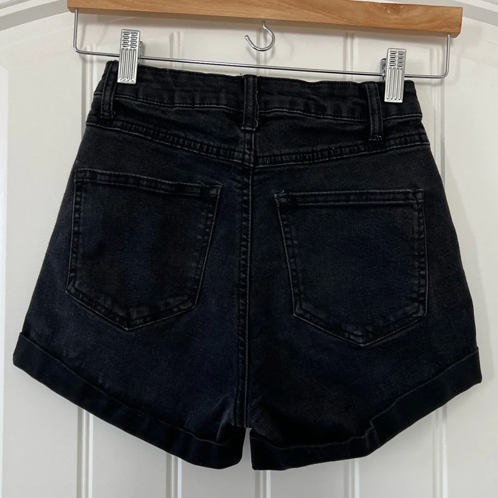 Forever 21 Curvy High-Rise Stretch Cuffed Hem 5-Pocket Black Denim Shorts- 25 - Picture 7 of 9